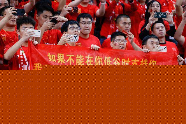 何正德带新欢巴黎街头热吻！结婚12年，林恬儿一言不发